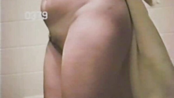 부엌 바닥 빌어 먹을 의 마른 과 섹시한 금발의 소녀