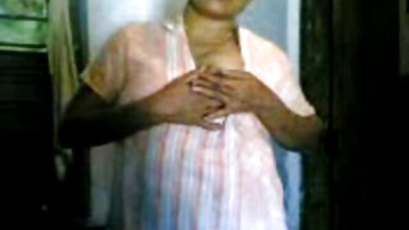 검은 머리 간호사 Lela Star는 잘 생긴 환자 Johnny Sins를 놀라게합니다.