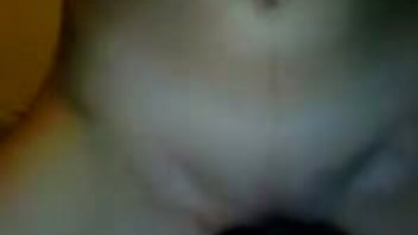 화려한 빨간 머리 하녀 이다 polish 두 큰 peckers