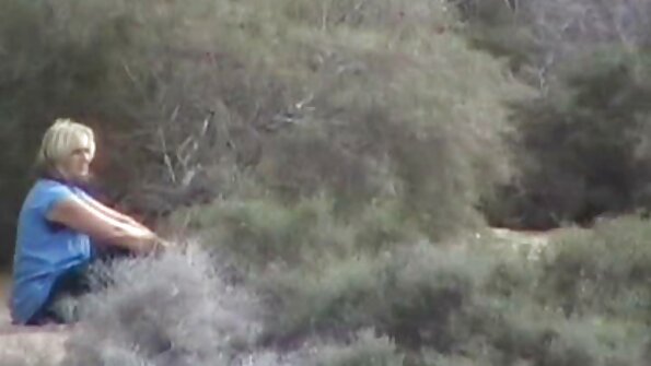 소녀 즐기는 enterprising macho 사람 빌어 먹을 그녀의 trimmed 고양이