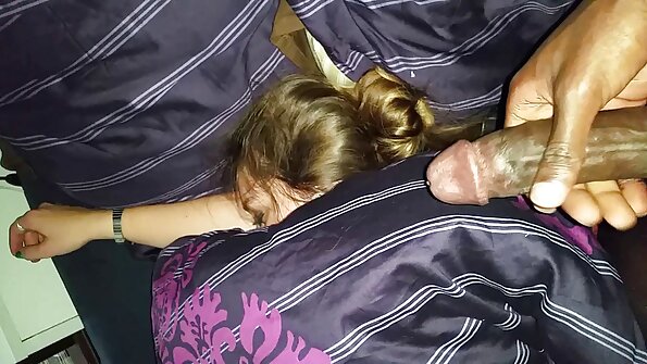 Jessy Jones는 뜨거운 POV 장면에서 Jayme Hays의 수탉을 연마하고 있습니다.