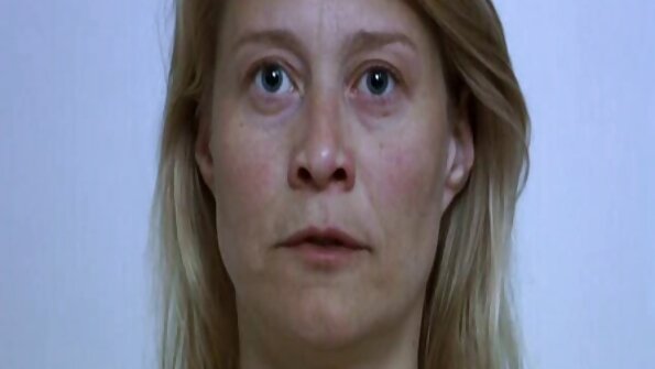 두 개의 흥분된 빨간 머리 사이의 딸 딸이와 위치 69