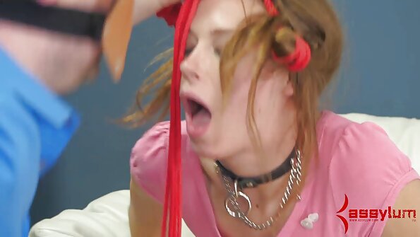 소녀 유혹 남자 과 제공 그를 완전한 제어 위에 그녀의 구멍