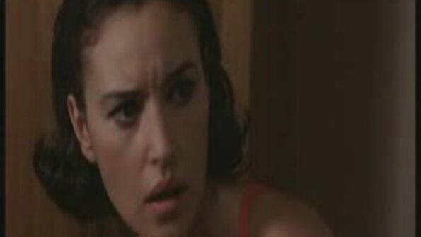 흑단 십대 알렉시스 태는 크리스 다이아몬드에 의해 검은 눈에 노크된다