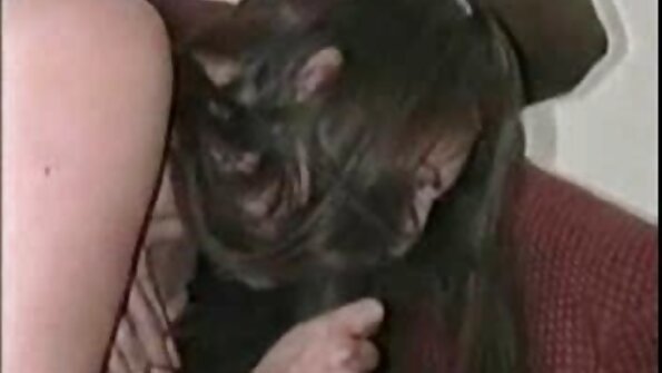 라티 와 큰 전리품 도착 엿 로 muscular 중단 스터드