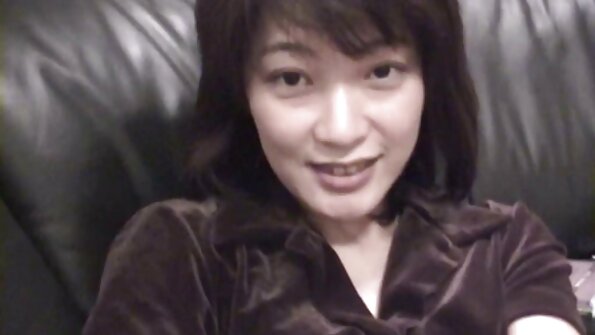 흑단 소녀 와 큰 saggy 가슴 이다 하기 그것 와 화이트 사람