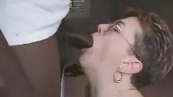 뿔의 검정 사람 성교 a 화려한 금발의 단 정치 못한 여자 에 the bus 그래서 단단한