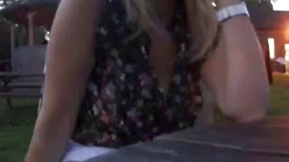 그것은 아리아나 마리를 만족시키기 위해 단단한 형사와 좋은 섹스를한다.