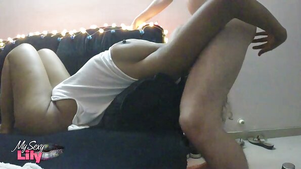 흑단 꿀 와 큰 가짜의 가슴 승마 화이트 페니스