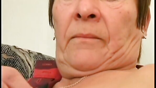 Experienced 포르노 가장 사랑하는 와 큰 가슴 제공 a 완전한 tugjob