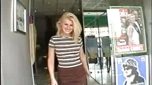 소녀 이다 점점 그녀의 젖은 고양이 핑거 에 the the 백 의 a 차