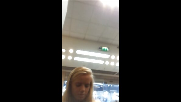 뿔의 갈색 머리 소녀 사랑 에 있다 엿 깊은 과 단단한