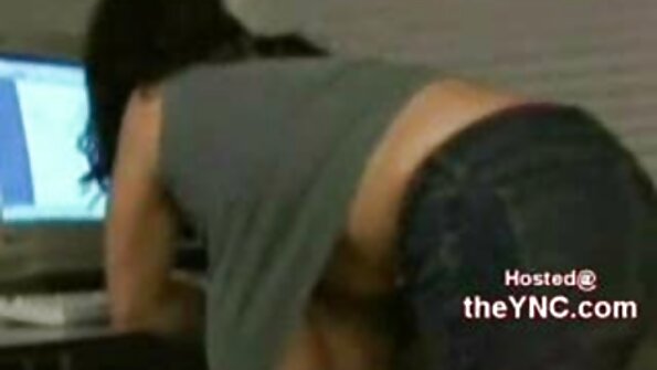 Katarina stand 위에 당신 과 vibrates 그녀의 고양이