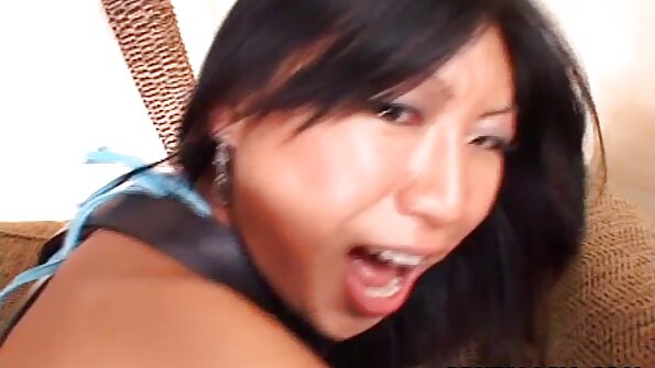 안경 소녀는 POV 입으로 제공하도록 요청 받았다