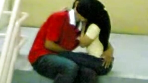 Darcie Dolce는 야외 레즈비언 모험에서 Briana Banks를 잤어요.