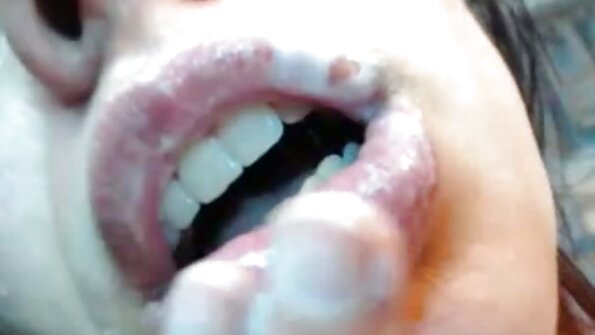 Deepthroat 입과 항문은 인터넷 지인의 결과