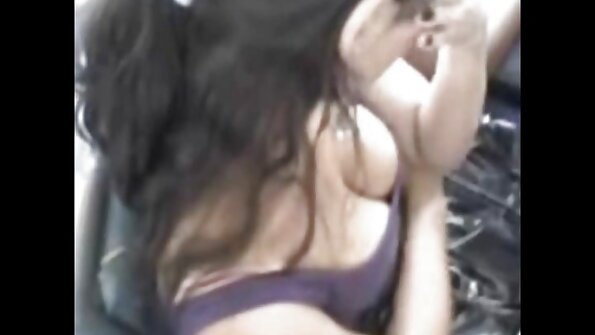 Inked 창녀 도착 묶여 과 이 그녀의 클리토리스 stimulated